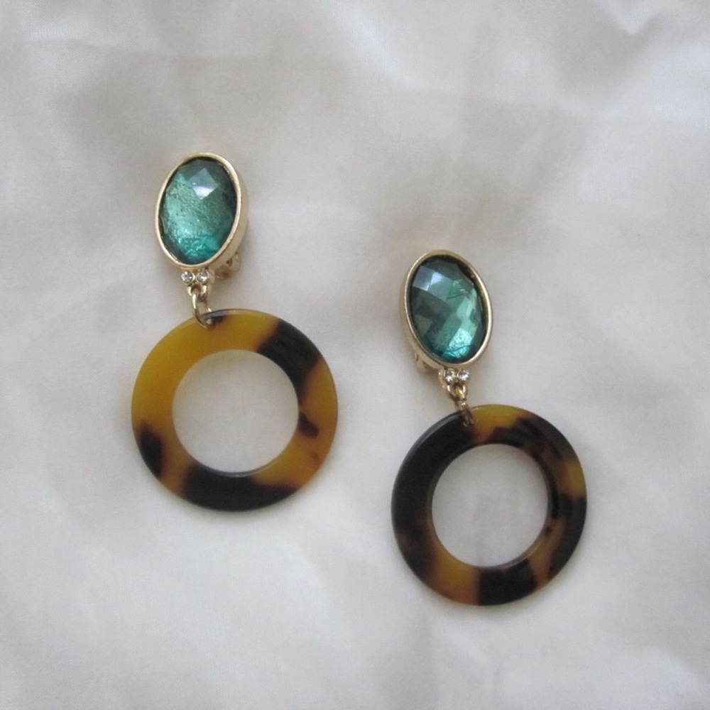 Emerald Gripoix Tortoises Clip On drop Earrings